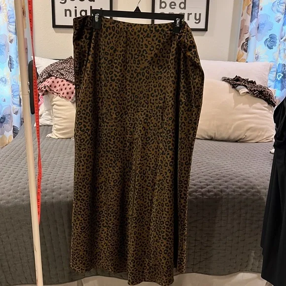 ASOS curve skirt - Picture 3 of 10